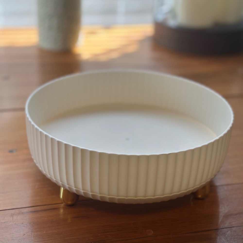 White Ribbed Decorative Tray with Gold Feet Rotates